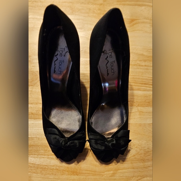 THE TOUCH OF NINA Black Satin Pumps Shoes Peep Toe Heels, Size 11 M - Picture 2 of 7